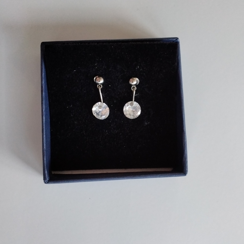 Dangling clear crystal earrings